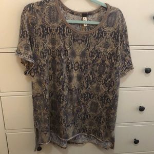 snakeskin print short sleeve top